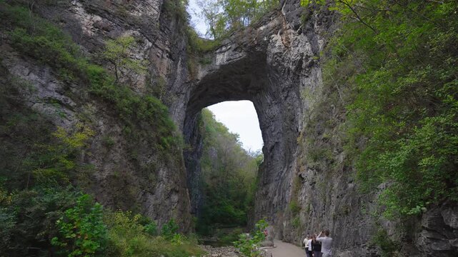 The towering limestone arch of Natural Bridge State Park in Virginia stands as one of the state&rsquo;s most iconic natural landmarks, carved by centuries of flowing water.
