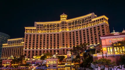 Fototapeten Las Vegas The Bellagio hotel located in Las Vegas is beautifully lit up at night   © Allison