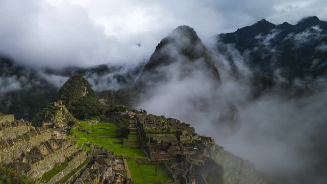 Machu Pichhu morning sunny sunrise low foggy fog cloud movement Peru Per&uacute; Time lapse jungle Hauny Picchu Mountain Classic Circuit 2 ancient Inca temple ruins citadel structure tourists guided tour