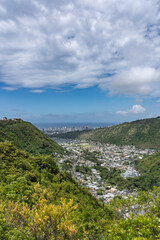 Obraz premium The opposite side is Waʻahila Ridge. Pālolo Valley. Mauʻumae Ridge Trail (Puʻu Lanipō), Honoululu, Oahu, Hawaii. Koʻolau Range, shield volcano.