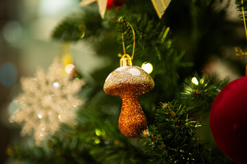 クリスマスツリーと飾り