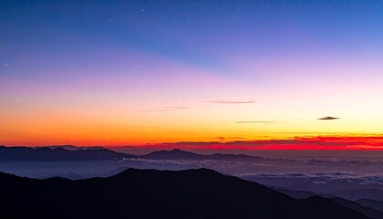 Obraz premium Sunrise Over Mountain Peaks - A Breathtaking Dawn Landscape.