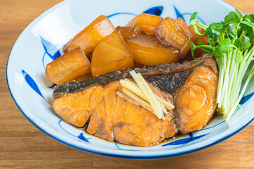 ヒラマサと大根の煮物