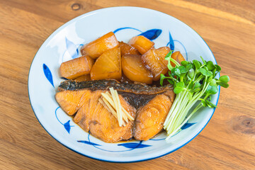 ヒラマサと大根の煮物