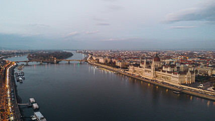 Naklejka premium Budapest cityscape at dusk with the Parliament building and the Danube river.
