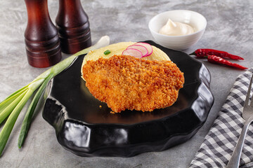 Chicken schnitzel with mashed potatoes