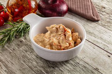 Roasted chicken fillet with cream sauce
