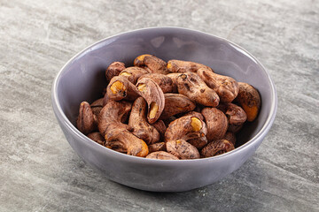 Unpeeled cashew nuts in the bowl