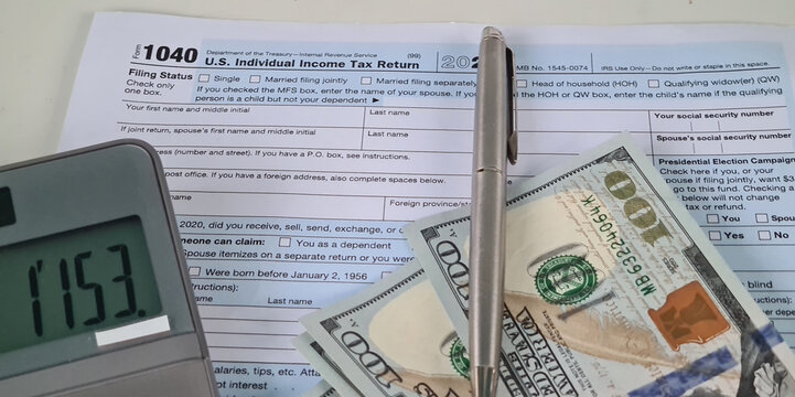 US Individual Income Tax Form 1040 With Calculator and Cash