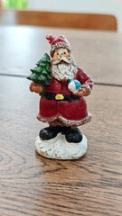 Santa Claus dolls in a cafe