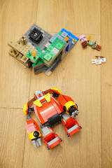 Obraz premium Lego robot toy with a Minecraft build and minifigures on a wooden surface