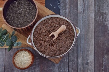 Sesame, flax and chia seeds are seeds for the health of mind and body, enriched with minerals and vitamins.