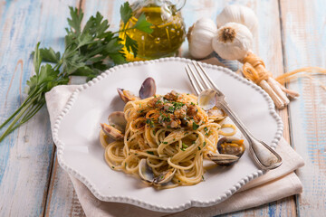 spaghetti with giant clam garlic and bottarga