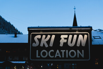 Ski fun location sign in winter mountain resort © EVA CARRE