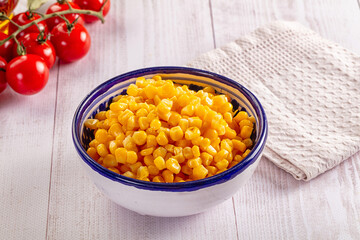 Yellow sweet canned corn grain