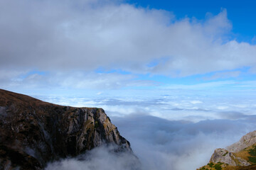 A sea of ​​clouds over the mountains.
