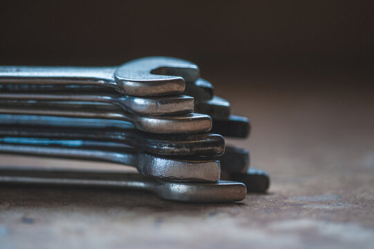 Flat wrenches