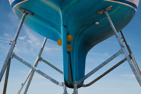 Sailing boat with Keel