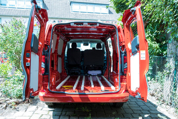 Wohnmobilausbau der Boden eines Campers wird isolier