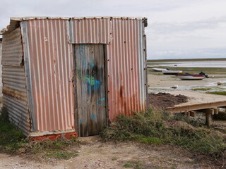 Fototapeta premium Wellblechhütte im Naturpakr bei Olhao Algarve
