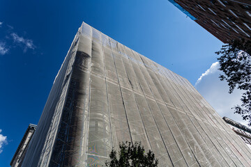 Midtown Manhattan building restoration underway