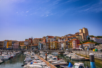 Vue sur Bermeo et son port sur la côte Basque en Espagne