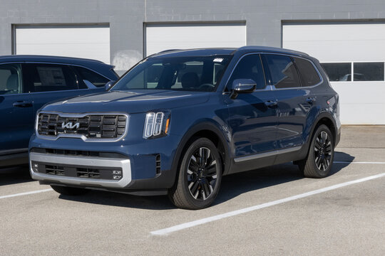 Kia Telluride SX-Prestige V6 AWD 3-Row SUV display. Kia offers the Telluride with a 3.8L Direct Injection V6 engine. MY:2025