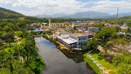 Obraz premium Vista Aérea da Cidade de Morretes, Paraná, Brasil. 
