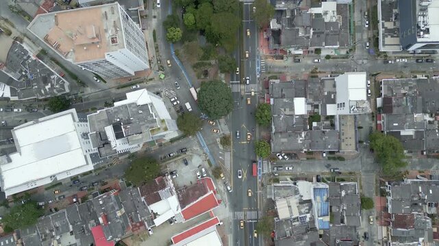 Plano general cenital, de la ciudad de Armenia en el Quindio - Colombia, donde se muestra una parte de la ciudad desde el aire.