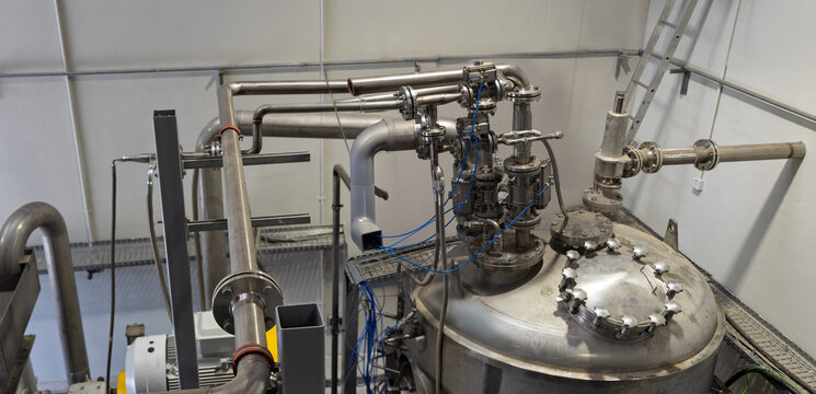 stainless steel industrial reactor system, which is used for used for by-product processing or rendering, chemical synthesis or processing in various industries