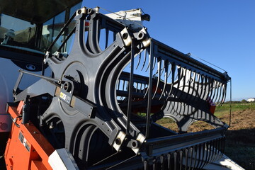 大豆の収穫 コンバイン