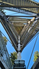Fototapeta premium La tour panoramique du Mont Bessou vue depuis la forêt