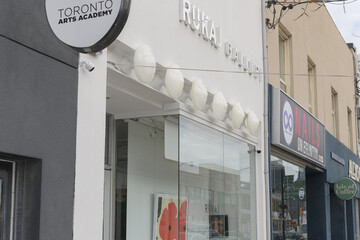 Fototapeta premium exterior Rukaj Gallery 384 Eglinton Av W, Toronto