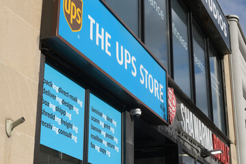 Fototapeta premium exterior building facade and sign of The UPS Store, a shipping and mailing service, located at 250 Eglinton Av E, Toronto