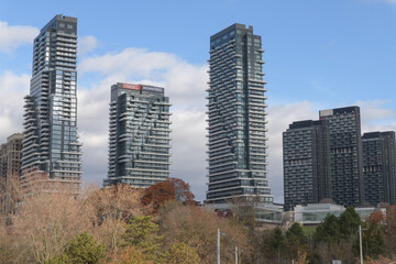 Fototapeta premium wide view of Auberge on the Park Condos and Crosstown Condos located at 30 Inn On The Pk Dr (seen from Eglinton Av E), Toronto
