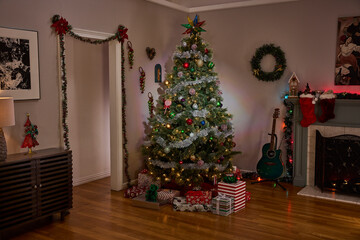 Cozy living room with a beautifully decorated christmas tree and festive holiday decorations