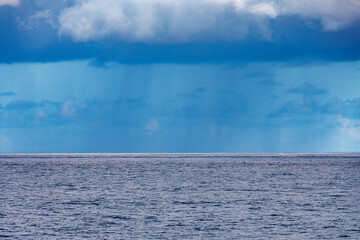 雲の下に激しく降るスコールが見える。
沖縄県那覇市那覇泊港
沖縄の海の玄関口、那覇泊港。
慶良間諸島の座間味島等へゆく高速ジェットフェリー。
クイーンざまみ3号に乗船した。
2025
