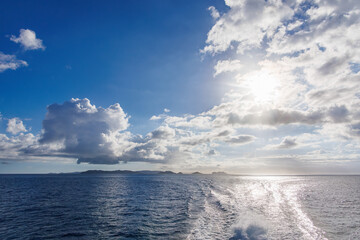 Obraz premium 沖縄県那覇市那覇泊港 沖縄の海の玄関口、那覇泊港。 慶良間諸島の座間味島等へゆく高速ジェットフェリー。 クイーンざまみ3号に乗船した。 2025 