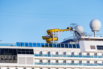 那覇泊港沖に停泊する豪華客船。
COSTA SERENA号。
沖縄県那覇市那覇泊港
沖縄の海の玄関口、那覇泊港。
慶良間諸島の座間味島等へゆく高速ジェットフェリー。
クイーンざまみ3号に乗船した。
2025
