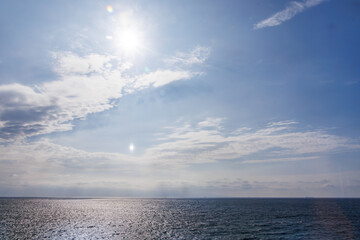 片瀬白田の海岸線。沖に伊豆諸島が見えている。
伊豆半島の海岸線を走る列車、伊豆急行線の車窓からの風景
静岡県伊豆半島、伊豆急行線車内 - 2025年
