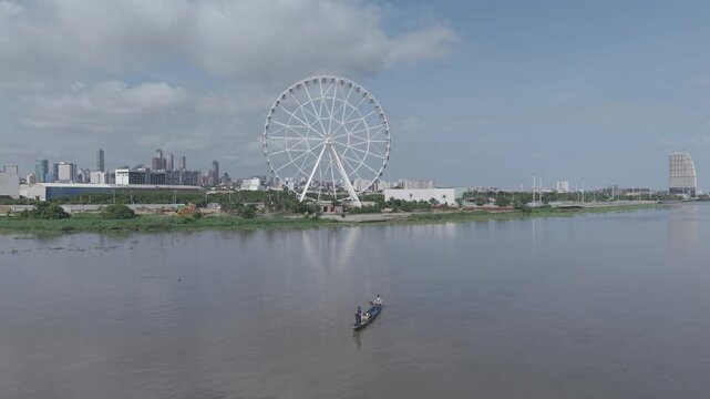Luna del rio noria de barranquilla malecon