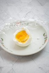 お皿のゆで卵