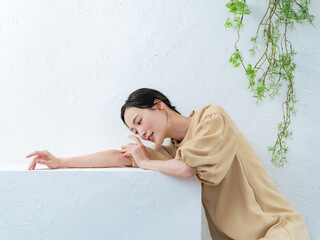 女性の美容ポートレート　スキンケア　コスメ