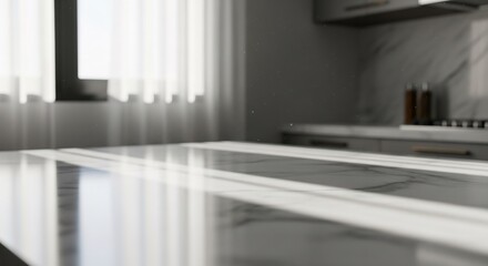 モダンなキッチン: 大理石のカウンタートップと明るい空間が美しい