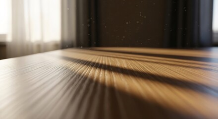 木のテーブル表面に差し込む自然光が作り出す美しい模様と陰影のコントラスト