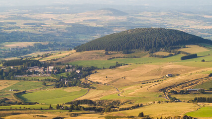 Plateaux de la Haute-Loire, observ&eacute;s depuis le Mont M&eacute;zenc