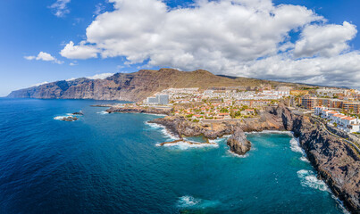 Obraz premium Aerial view with Puerto de Santiago city and Los Gigantes mountain, Atlantic Ocean coast, Tenerife, Canary island, Spain