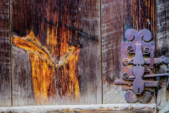 Natural artistic pattern images of knot marks on wood and formations of aging colors