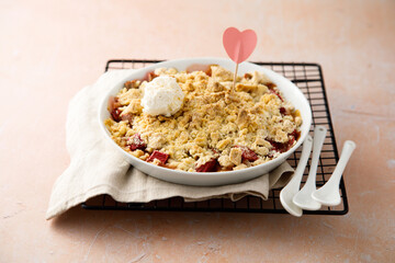 Plum crumble with cream cheese