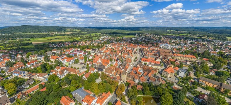 Sommerlicher Ausblick auf die mittelalterliche Stadt Altdorf in der Metropolregion N&uuml;rnberg